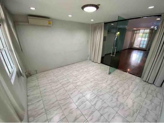 ให้เช่า อาคารพาณิชย์ ติดถนนซอยเอกมัย Sukhumvit 63