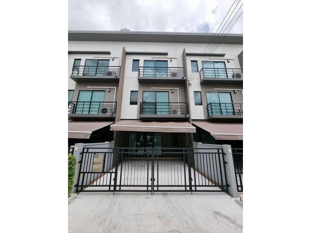 ให้เช่าทาวน์โฮม 3 ชั้น บ้านกลางเมือง รามอินทรา