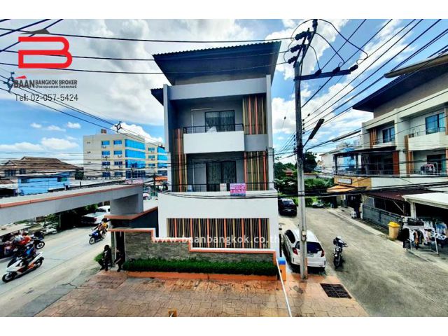 ทาวน์โฮม 3 ชั้น โครงการ เดอะ ซิมโฟนี่ นวมินทร์ 163 เนื้อที่ 44 ตร.ว. ถนนรามอินทรา เขต