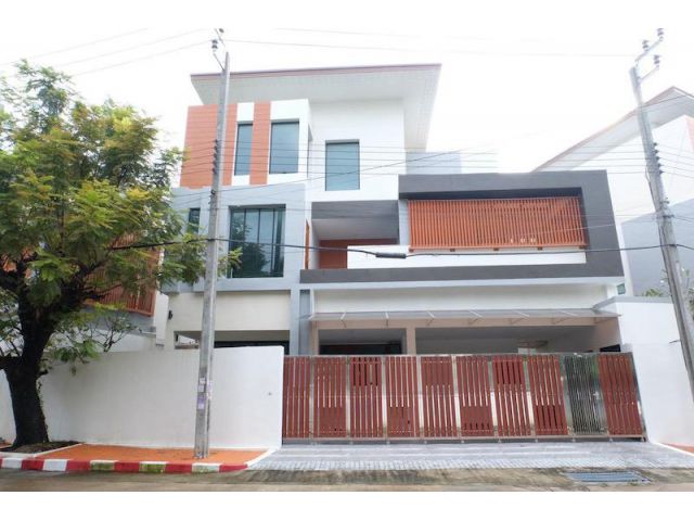 BS489 ขายบ้านเดี่ยว 3ชั้น กฤษดานคร บางนา กม6