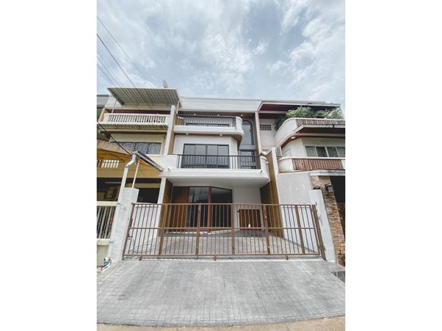 ขาย ทาวน์โฮม/โฮมออฟฟิศ บ้านกลางเมือง สไตล์ Modern-Luxury ลาดพร้าว71 ใกล้ Central Eastville และ ทางด่วนเอกมัย-รามอินทรา