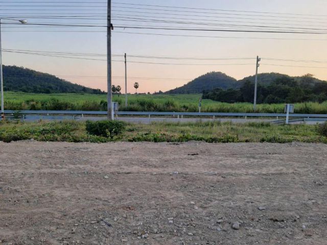 ขายที่ดินชะอำ 200 ตรว. วิวภูเขาถมแล้ว ติดถนนเส้น 1001 ใกล้แยกห้วยตะแปด - 7 กม. จ.เพชรบุรี