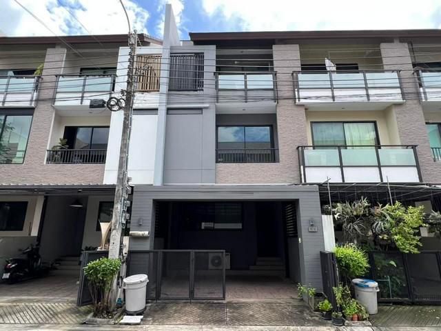 ขายทาวน์โฮม 3 ชั้น ย่านลาดพร้าว 71