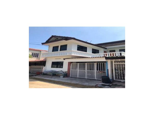ให้เช่าทาวน์เฮ้าส์ 2 ชั้น 29 ตร.วา บ้านเปล่า ทำเลดีเดินทางสะดวก หมู่บ้านอยู่เจริญ พหลโยธิน 40 ใกล้ BTS ม.เกษตร (ADN496)