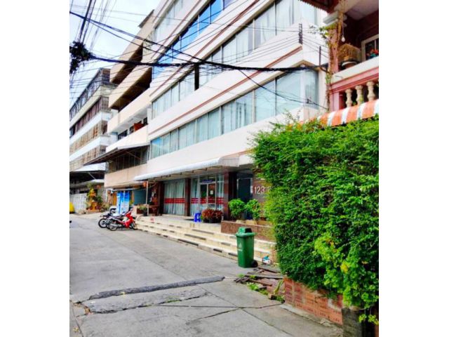 เอเซียเซ็นทรัลพระราม3 จอดรถฟรี3-4คัน โชว์รูม ชั้น4