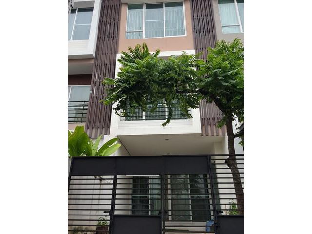 3 ชั้น พร้อมเฟอร์เครื้องใช้ไฟฟ้า ซอย นนทรี 20