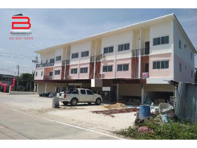 โฮมออฟฟิศ 3 ชั้น ใกล้หมู่บ้านไลโอ-บางใหญ่ เนื้อที่ 33 ตรว. ถนนรัตนาธิเบศร์ อ.บางใหญ่ จ.นนทบุรี