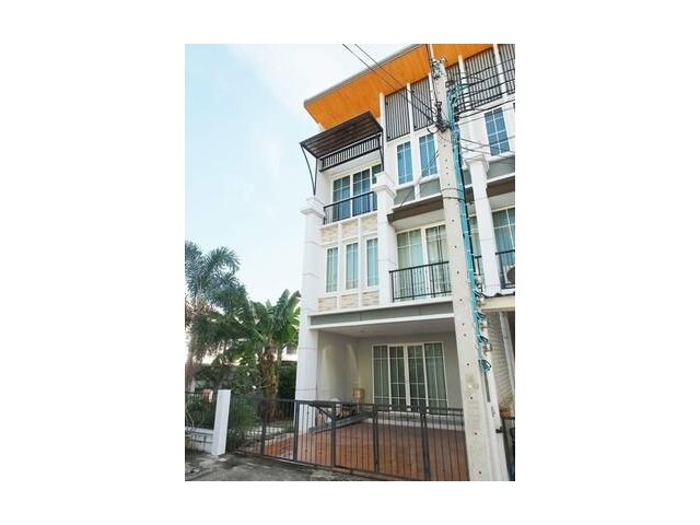 โครงการ โกลเด้น ทาวน์ ลาดพร้าว-เกษตรนวมินทร์
