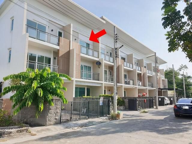 ขายทาวน์โฮม หมู่บ้าน deluxe town รามอินทรา 34