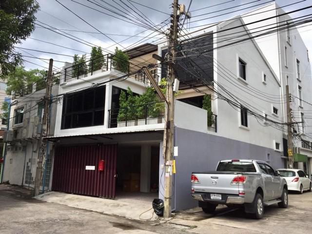 RH1026ให้เช่า Townhouse 3ชั้น หรือทำ Home Office