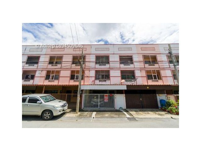 ขายทาวน์เฮ้าส์  หมู่บ้าน ช.รุ่งเรือง 6 บางบัวทอง