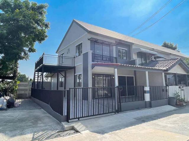 ทาวน์เฮ้าส์ 2 ชั้นหลังมุม  28.70 ตร.ว. หมู่บ้านพฤกษา54/1 คลองถนน  ใกล้เซ็นทรัลเวสเกต IKEA ,โรงพยาบาลเกษมราษฎร์อินเตอร์,M