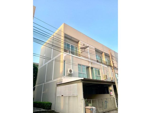 [0128]ทาวน์โฮมหลังริม พาทิโอพัฒนาการ 38 ใกล้APLราม