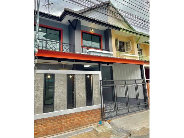 ทาวน์เฮ้าส์ 2 ชั้น 18 ตารางวา หมู่บ้านพฤกษา14A ถนนวัดลาดปลาดุก บ้านสวย ทำเลดี ราคาไม่แรง