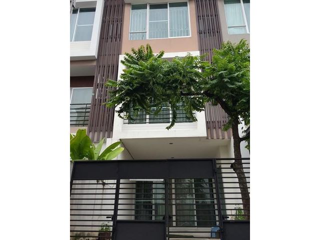 ธนาพัฒน์ เฮ้าส์ สาทร-นราธิวาสฯ 3ห้องนอน 3ห้องน้ำ