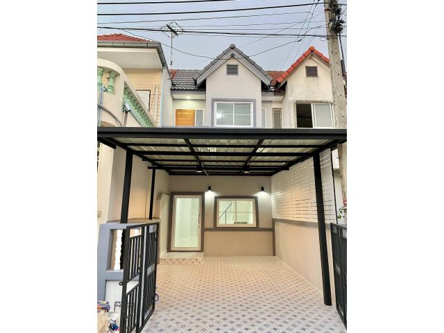 ทาวน์เฮ้าส์ 2 ชั้น หมู่บ้านบางบัวทอง ติดถนนบ้านกล้วย-ไทรน้อย ใกล้ถไฟฟ้า