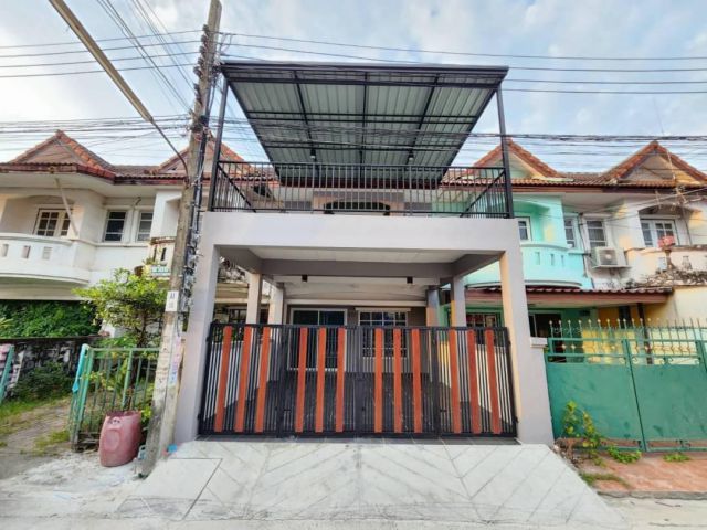 ทาวน์เฮ้าส์ 2 ชั้น #หมู่บ้านเมืองประชา หทัยราษฎร์ 37 ด้านหน้าต่อเติมเทอเรส ใกล้เซเว่นเพียง 50 เมตร ทำเลดีมาก