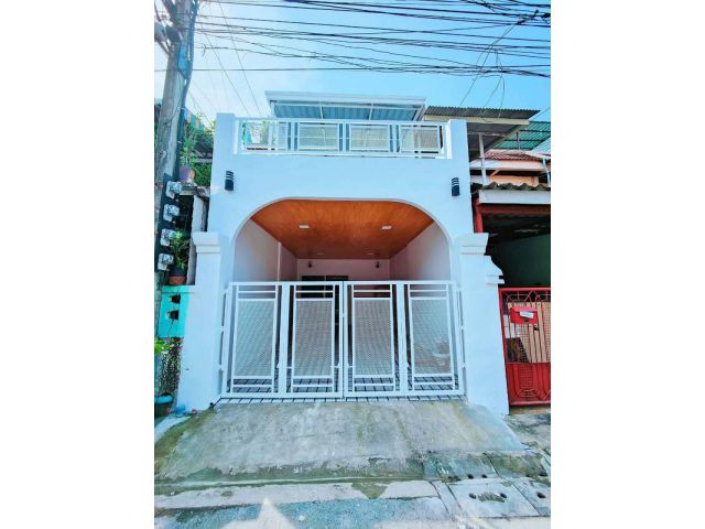ทาวเฮ้าส์ 3 ชั้นมีเทอเรสด้านหน้า #หมู่บ้านสายไหม ซอยสายไหม8 ตกแต่งสวยงามพร้อมอยู่ หมู่บ้านติดกับถนนสายไหม ใกล้รถไฟฟ้า