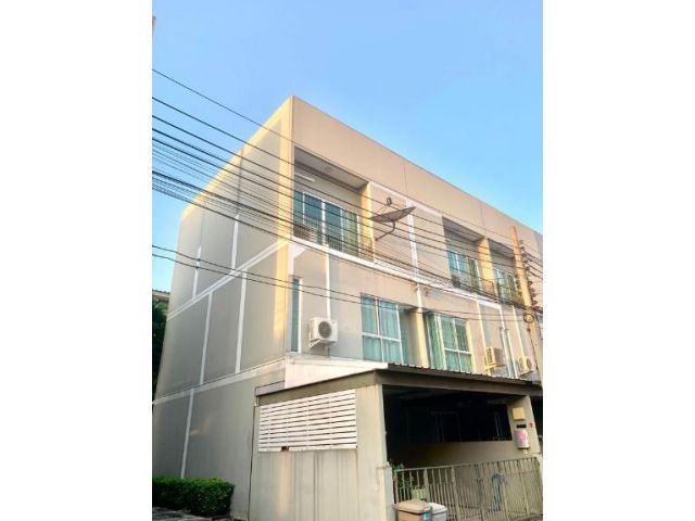 ให้เช่าทาวน์โฮม 3 ชั้น พาทิโอ พัฒนาการ 38