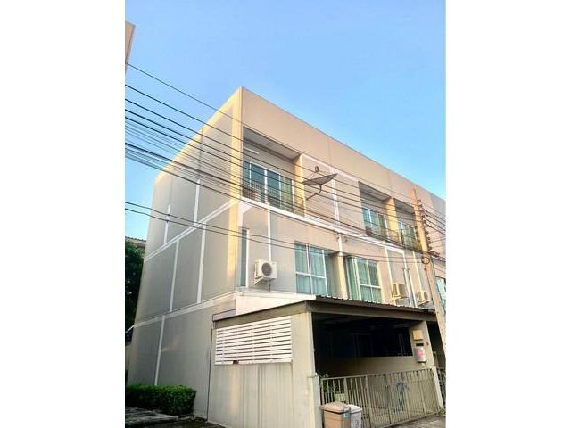 ให้เช่าทาวน์โฮม 3 ชั้น โครงการ พาทิโอ พัฒนาการ 38