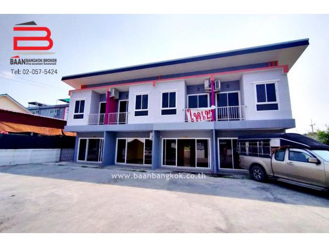ทาวน์เฮาส์ 2 ชั้น หลังมุม ตลาดสัมมากร เมืองเอก เนื้อที่ 20 ตรว. ถนนเอกทักษิณ อ.เมืองปทุมธานี จ.ปทุมธานี