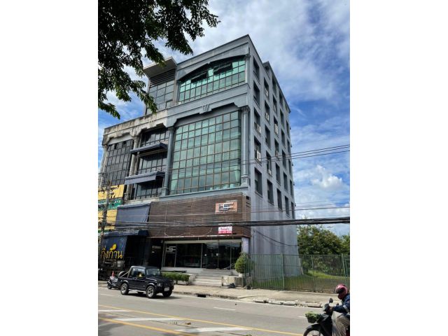 ขายพร้อมผู้เช่า อาคาร 8 ชั้น ในซอย อุดมสุข สามารถทำเป็นออฟฟิศได้