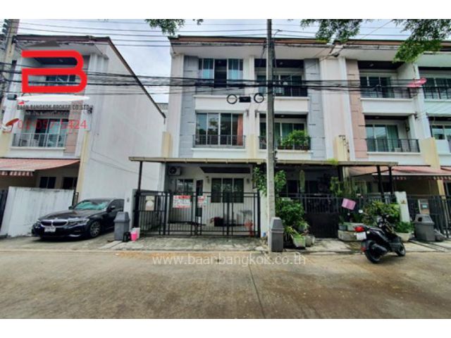 ทาวน์โฮม หลังมุม บ้านกลางเมือง ลาดพร้าว 101 เนื้อที่ 20.4 ตรว. ถนนลาดพร้าว เขตบางกะปิ
