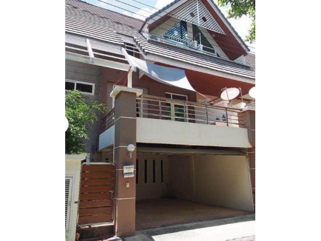 ให้เช่าทาวน์โฮม เมอริทเพลส ลาดพร้าว