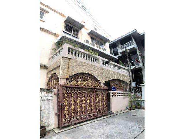 ขายบ้านทาวน์เฮ้าส์ ถนนจรัญสนิทวงศ์ ซอย 8