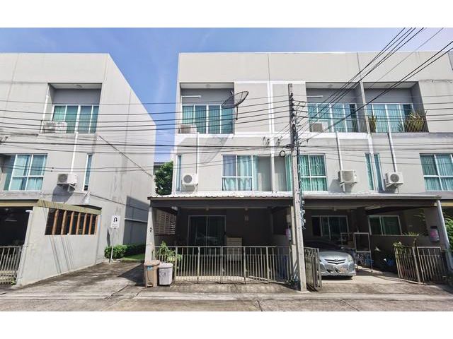 ให้เช่าทาวน์โฮม 3 ชั้ หมู่บ้านพาทิโอ พัฒนาการ 38