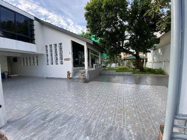 HR1588 ให้เช่าโฮมออฟฟิศ 2 ชั้นครึ่ง ย่านลาดพร้าว18 พื้นที่ใช้สอย 450 ตรม.  4 ห้องนอน 4 ห้องน้ำ