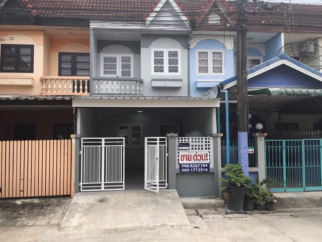 ทาวเฮ้าส์ 2 ชั้น หมู่บ้านฉัตรณรงค์วิลล่า4