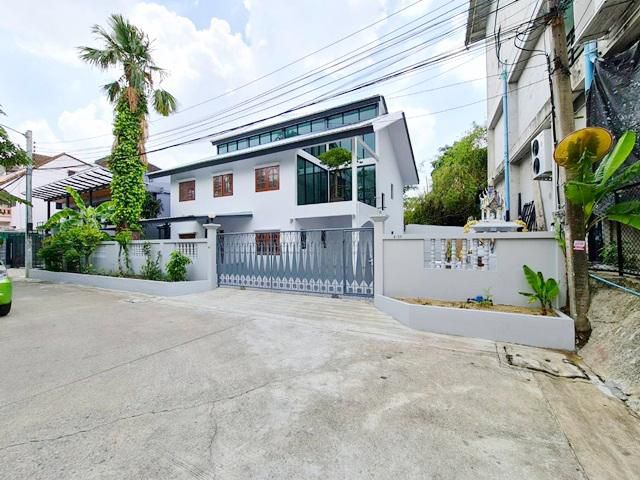 แอร์7MRT โชคชัย4 ใหม่!ให้เช่า จอด7 Home office