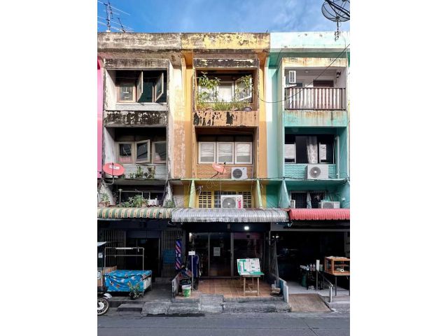 ขาย​อาคาร​พาณิชย์​ 3.5​ ชั้น ซ.ลาดพร้าว 64