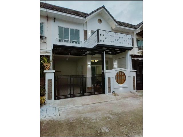 ทาวน์เฮ้าส์ 2 ชั้น 20.30 ตร.ว. หมู่บ้านจิราวดี1 ทรายทอง​ 15​ ติวา​นนท์​ 45​ หลัง​กองฉลาก​