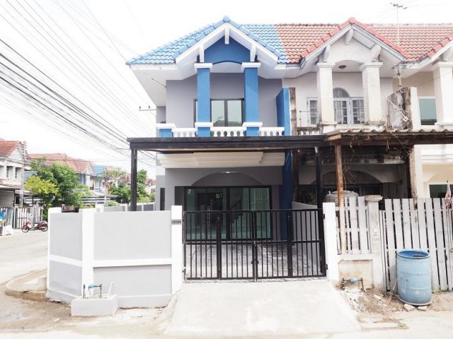 ขายแล้วค่ะ] ทาวน์เฮ้าส์ 2 ชั้น หมู่บ้านแพรมาพร บ้านหลังมุม ขนาด 33ตร.ว. 5นอน 2น้ำ พื้นที่กว้างมาก ตกแต่งใหม่ทั้งหลัง