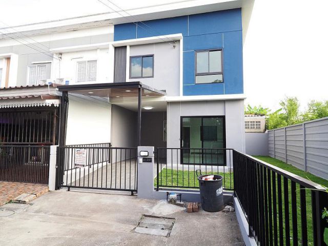 ขายแล้วค่ะ] ทาวน์เฮ้าส์ 2 ชั้น หมู่บ้าน พฤกษา60/1 ขนาด 29.3 ตร.ว. 3นอน 2น้ำ บ้านหลังริม พื้นที่กว้าง พร้อมสนามหญ้า ตกแต