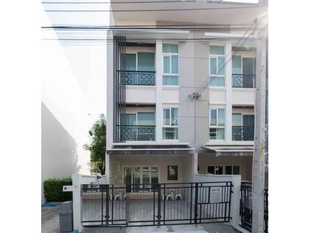 PN26 ให้เช่า ขาย ทาวน์โฮม 3 ชั้น หมู่บ้านบ้านกลางเมือง พระราม 9 (เลียบมอเตอร์เวย์) แปลงมุม ใกล้รถไฟฟ้า Airport-Link สถาน