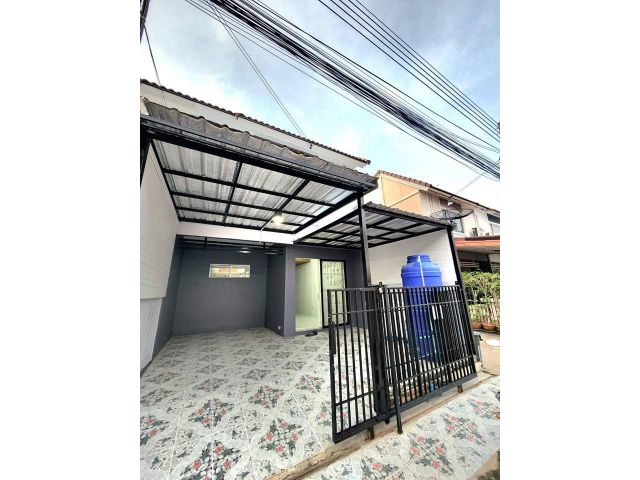 ทาวน์เฮ้าส์ 2 ชั้น(หลังมุม) 16.2 ตร.ว. หมู่บ้านพฤกษา45 บ้านสวยพร้อมอยู่ แถมฟรี แอร์ 3 ตัว, มุ้งลวด,เหล็กดัด,ปั้มน้ำ ใกล้