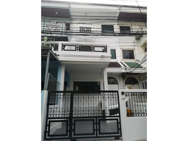 ขายทาวน์โฮม 3 ชั้น ซอยรัชดาภิเษก​ 3 หลังสถานทูตจีน