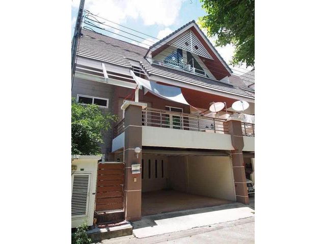 ให้เช่าทาวน์เฮ้าส์ขนาดใหญ่ ถนนลาดพร้าวซอย87