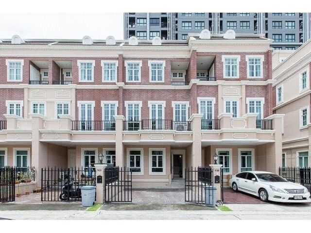 For rent Townhome Garden Square