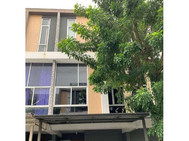 HR1601 ให้เช่าทาวน์โฮม3.5 ชั้น- ตรงข้ามห้างแฟชั่นไอส์แลนด์  สไตล์ Loft ไซมิส บลอสซั่ม