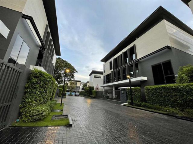 ขายบ้านเดี่ยว 3 ชั้น ระดับ Super Luxury The Urban Reserve Rama 9-Motorway: ดิ เออเบิร์น รีเซิร์ฟ พระราม 9-มอเตอร์เวย์ ที