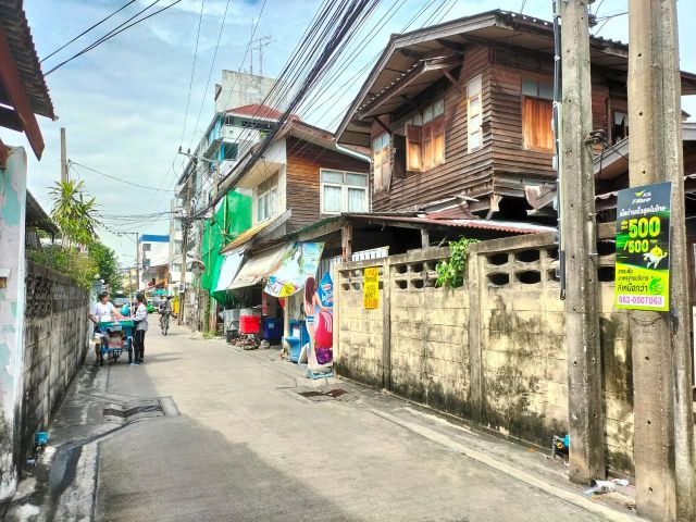 ขายบ้านไม้ 3 หลังติดกัน ในซอยสะพานขวา  แขวงบางซื่อ เขตดุสิต กรุงเทพมหานคร