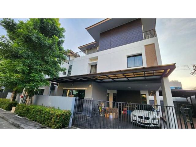 ตลาดรถไฟ ศรีนครินทร์ พาราไดซ์ บ้านหรู เฟอร์ครบ