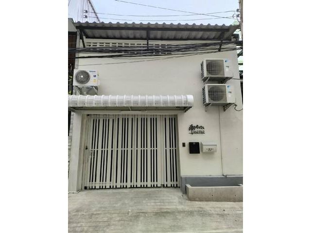 ให้เช่าทาวน์เฮ้าส์ ถนนเจริญราษฎร์ ใกล้พระราม3