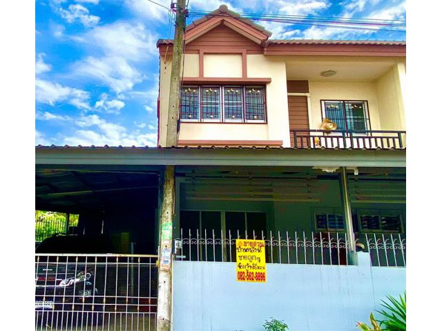 ขายด่วนทาวน์เฮาส์สองชั้นหมู่บ้านกรีนการ์เด้นโฮม8 ลำลูกกา ปทุมธานี