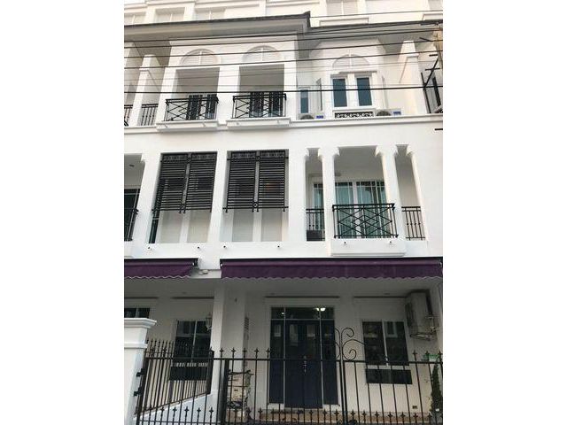 HR1604 ให้เช่าทาวน์เฮาส์3 ชั้น ใกล้ BTSบางจาก สุขุมวิท 62 หมู่บ้านลีออง 4ห้องนอน4ห้องน้ำ