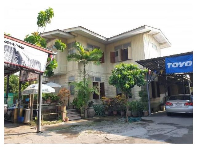 ขายบ้านไม้สไตล?เดิมพร้อมที่ดินในเขตคูเมืองเชียงใหม่  เนื้อที่ 183.5 ตรว